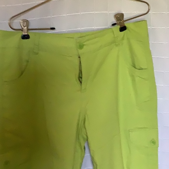 Caribbean Joe and Company size 8 lime, green capris - Picture 3 of 7